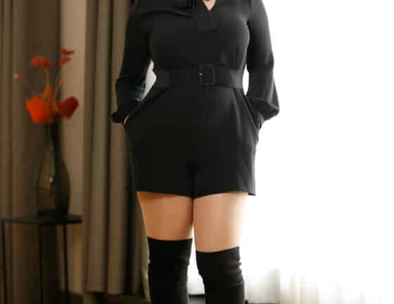 Alexandra Escortservice Bernburg Saale Short Kleid mit Overknees