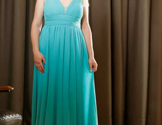 Lina Escortdame Aschaffenburg Abendkleid in Türkis