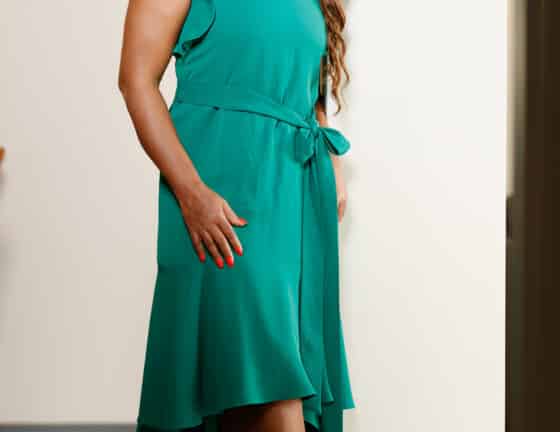 Olivia Escortdame Berlin grünes Kleid