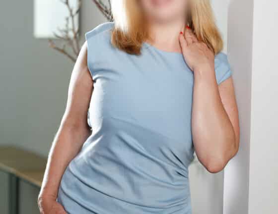 Anna Escortdame Apolda hellblaues Kleid