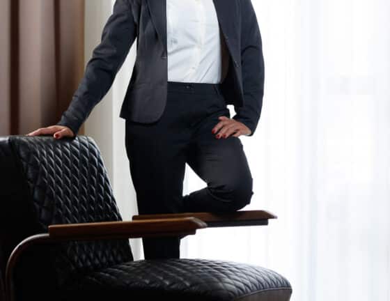 Jennifer Escortservice Frankfurt Business Hosenanzug