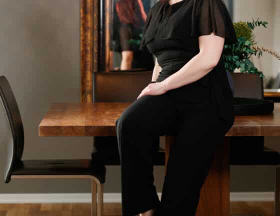 Alexandra Escort Bernburg eleganter Catsuit in Schwarz